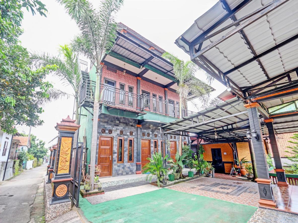 Spot On 91337 Pandu Homestay Klaten Wonogiri Экстерьер фото